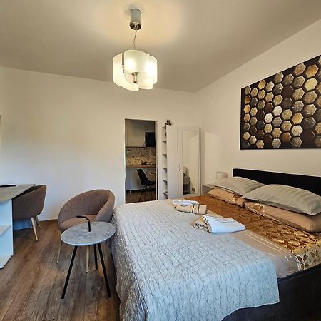 Zita - Heart Of Rovinj, Apartment For 2, Free Parking, 2Min Center, 5Min Beach Walk Luaran gambar
